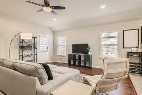 Serene 3BR Retreat near East Austin - Image 2