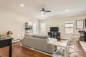 Serene 3BR Retreat near East Austin - Image 3
