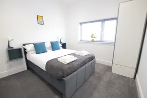 Stylish 2 bed city centre apartment - Image 3
