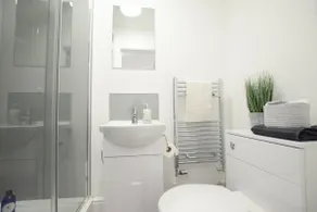 Stylish City Centre Apartments - Image 2