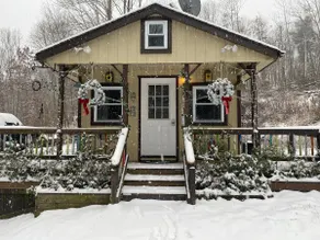 Grouseland's Pondside Vacation Cottage with hot tub. Pet Friendly. Fast WiFi. - Image 3