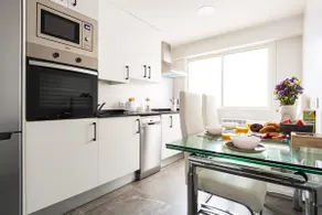 Five bedrooms and two bathrooms - Image 5