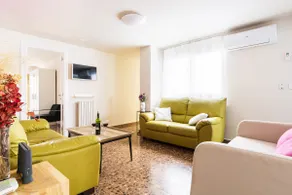 Five bedrooms and two bathrooms - Image 4