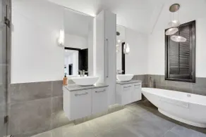 The Sunset Lane Waterfront Home - Image 4