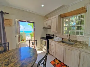 Beachfront South Coast Apartment, Great Location! - Image 3