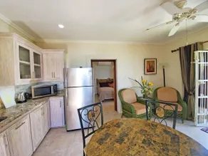Beachfront South Coast Apartment, Great Location! - Image 5