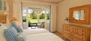Executive 2 Bed Condo in Gated Resort with Pool! - Image 2