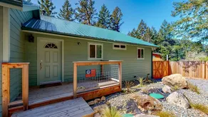 Green Cabin at Trinity Village - Image 3