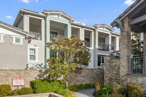 Modern townhouse at the beach! - Image 3
