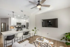 Cozy Condo |1BR+DEN| Washer/Dryer, Pool & Jacuzzi! - Image 2