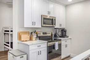 Cozy Condo |1BR+DEN| Washer/Dryer, Pool & Jacuzzi! - Image 5