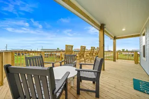 Spacious Home with Deck, Steps to the Beach - Image 3
