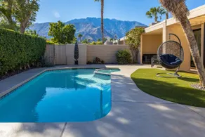 The Sunset House Pool & Spa - Image 5