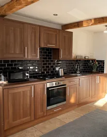 Cosy Grade II Cottage with log burner and patio - Image 3