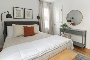 Newly renovated home -Title Town - Image 4