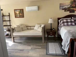 Cozy Guesthouse on 5 acres - Image 3