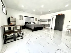 Stylish Studio Retreat – Private Entry + Parking. - Image 3