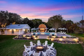 8Sages-Gruene*Luxury Getaway* Accommodates 18 - Image 2