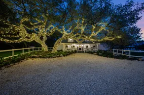 8Sages-Gruene*Luxury Getaway* Accommodates 18 - Image 5