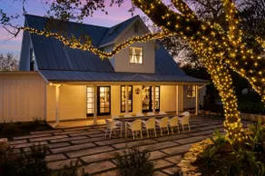 8Sages-Gruene*Luxury Getaway* Accommodates 18 - Image 4