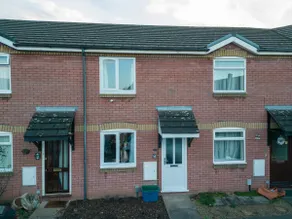 Stylish 2-Bed Home with Free Parking - Image 2