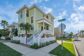 Cozy Flat, King size bed on Sealy, Walk to Strand! - Image 2