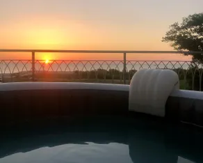 Loft by the Sea – Jacuzzi & Free Parking - Image 3
