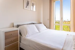 Flat on the beach - Free Parking - Image 2