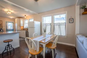 Cozy Convenient Cottage - Image 5