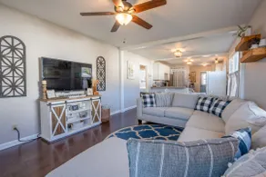 Cozy Convenient Cottage - Image 4