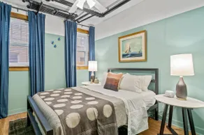 A Hand-some Place • Vintage 1BR Near Wrigley - Image 3