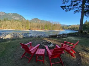 Stunning 3 bed Skykomish Riverfront Cabin with breathtaking views - Image 2