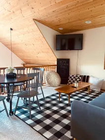 Stunning 3 bed Skykomish Riverfront Cabin with breathtaking views - Image 5