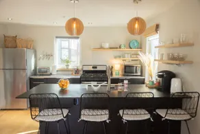 Modern & Sunny East End House. Private Parking! - Image 3