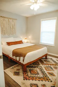 Stylishly Renovated Home - only 3 Miles to A&M Uni - Image 3