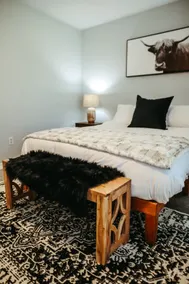 Stylishly Renovated Home - only 3 Miles to A&M Uni - Image 5