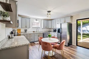 Beautiful 3BR great location easy access to I -65 - Image 2