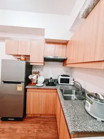Cozy QC Condo with Karaoke Pool & Fast WiFi - Image 5