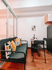 Cozy QC Condo with Karaoke Pool & Fast WiFi - Image 4