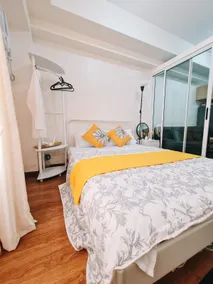 Cozy QC Condo with Karaoke Pool & Fast WiFi - Image 3