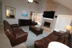 Modern 4 Bedroom Refuge - Image 2