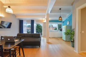 Loft with bathtub and balcony overlooking a canal in the historic center - Image 2