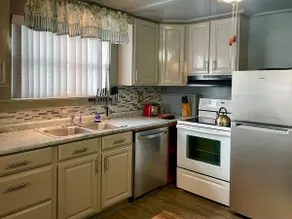 Cozy 2 bdrm near river & docks - Image 3