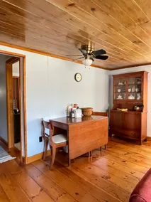 Cozy woodlands cottage w/ indoor fireplace - Image 5