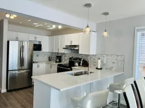 Stunning 3 bedrooms house with AC near Spruce Meadows. - Image 5
