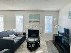 Stunning 3 bedrooms house with AC near Spruce Meadows. - Image 3