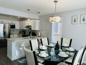 Stunning 3 bedrooms house with AC near Spruce Meadows. - Image 4