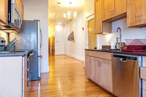 The 611 Loft. Central Downtown Location. - Image 5