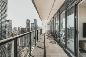 Toronto Low-Penthouse Condo w/ Free Parking - Image 3