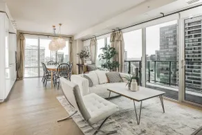 Toronto Low-Penthouse Condo w/ Free Parking - Image 2